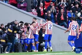 梅西太内向了，主持人说第一句就想拿着奖杯走，不到三年拿四冠