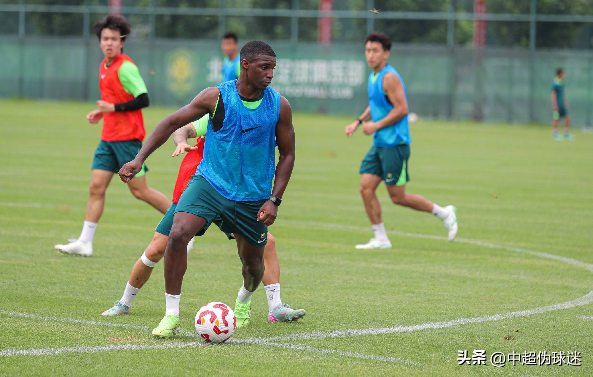 现带领球队 现带领球队